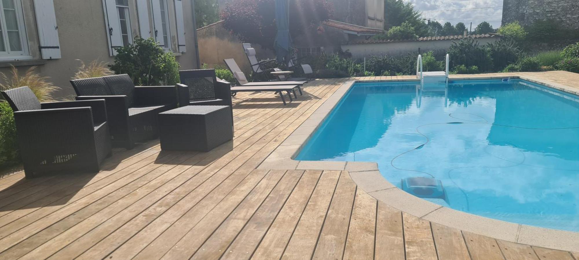Gites De 2 A 11 Personnes Au Domaine D'Usson Echebrune Luaran gambar